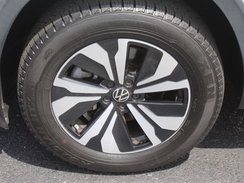 Used 2024 Volkswagen Atlas Cross Sport SE FWD image 10