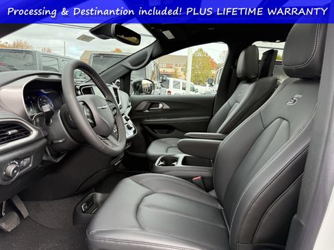 New 2026 Chrysler Pacifica Select FWD image 10