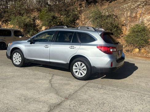 Used 2015 Subaru Outback 2.5i Premium AWD/4WD image 4
