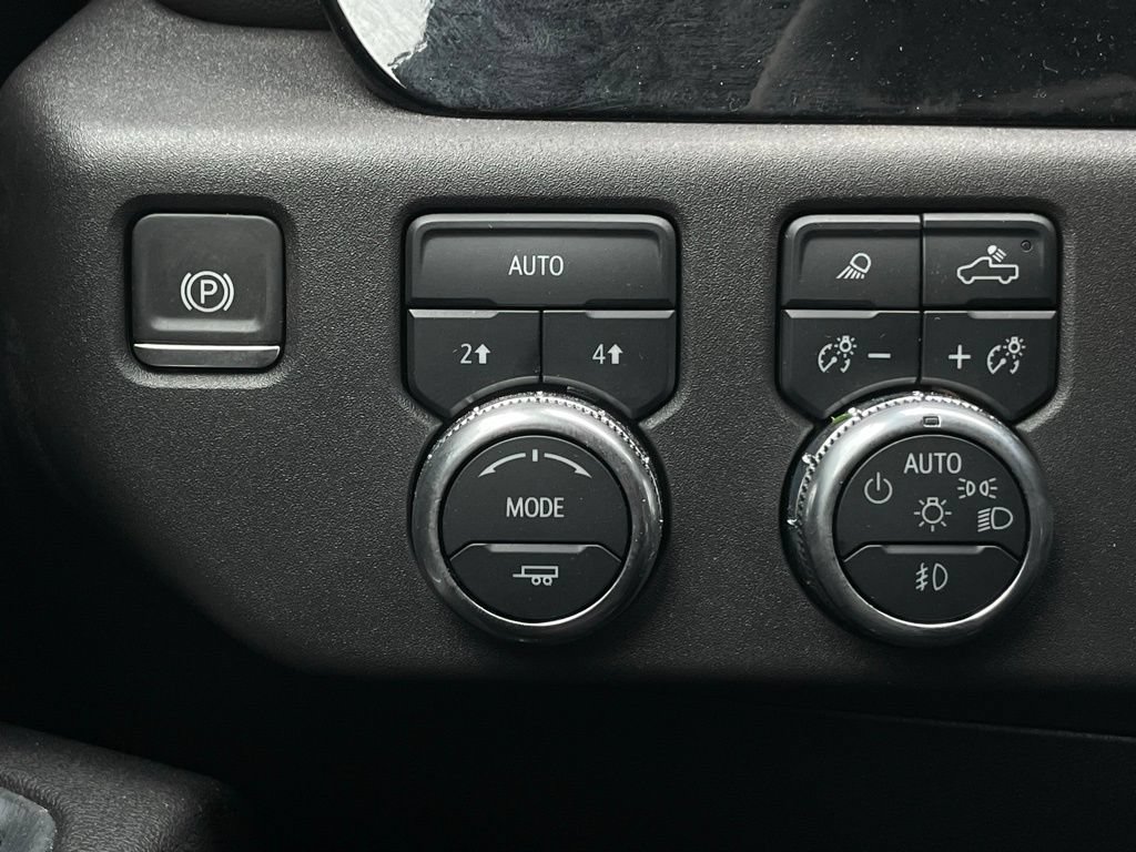 Used 2025 GMC Sierra 1500 SLT AWD/4WD image 13