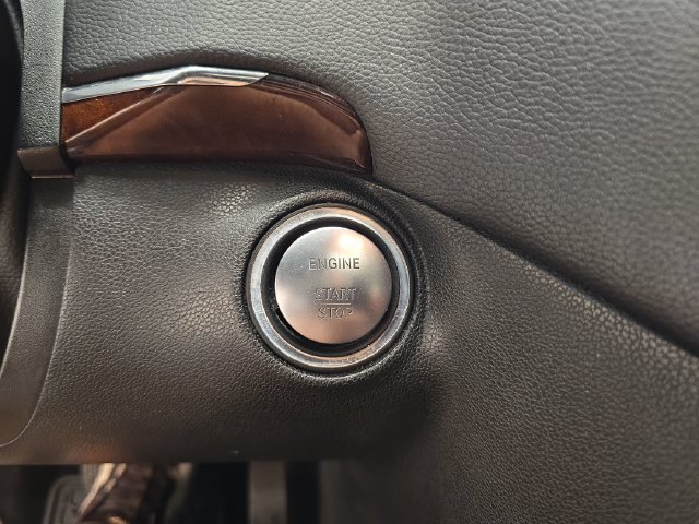 Used 2011 Mercedes-Benz GL 450 4MATIC image 28