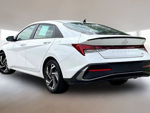Used 2025 Hyundai Elantra SEL w/ Cargo Package FWD image 4
