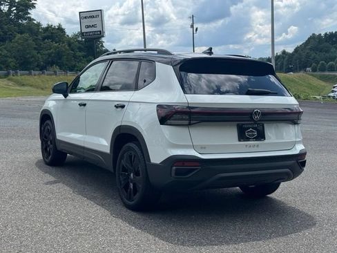 Used 2025 Volkswagen Taos SE FWD image 5