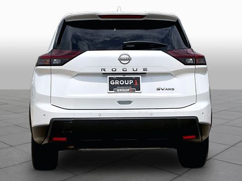 Used 2024 Nissan Rogue SV AWD/4WD image 3