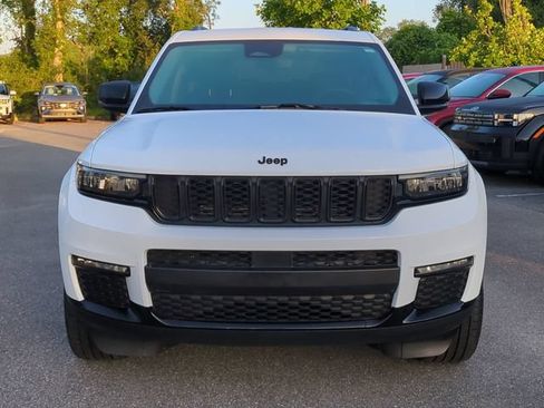 Used 2023 Jeep Grand Cherokee L Limited w/ Black Appearance Package RWD image 8