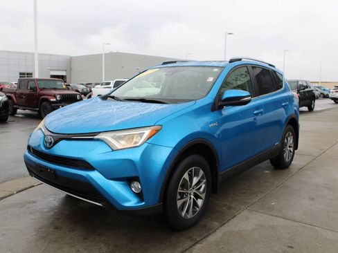 Used 2017 Toyota RAV4 XLE image 3