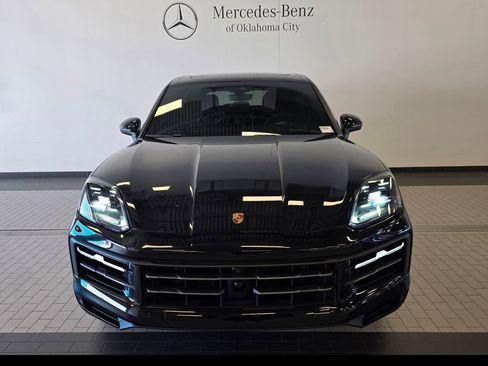 Used 2024 Porsche Cayenne AWD/4WD image 2