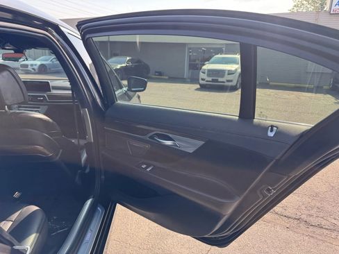 Used 2017 BMW 750i xDrive image 18