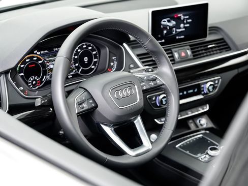 Used 2020 Audi Q5 e Premium Plus w/ Premium Plus Package image 9