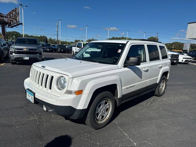 Used 2015 Jeep Patriot Sport w/ Power Value Group FWD image 3