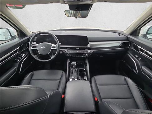 Used 2025 Kia Telluride S FWD image 16