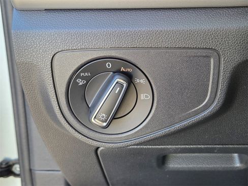 Used 2023 Volkswagen Atlas SE w/ Black Wheel Package image 22