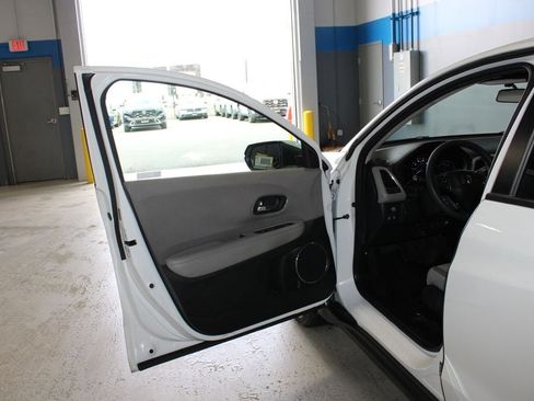 Used 2018 Honda HR-V EX image 6