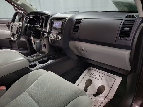 Used 2018 Toyota Sequoia SR5 image 24