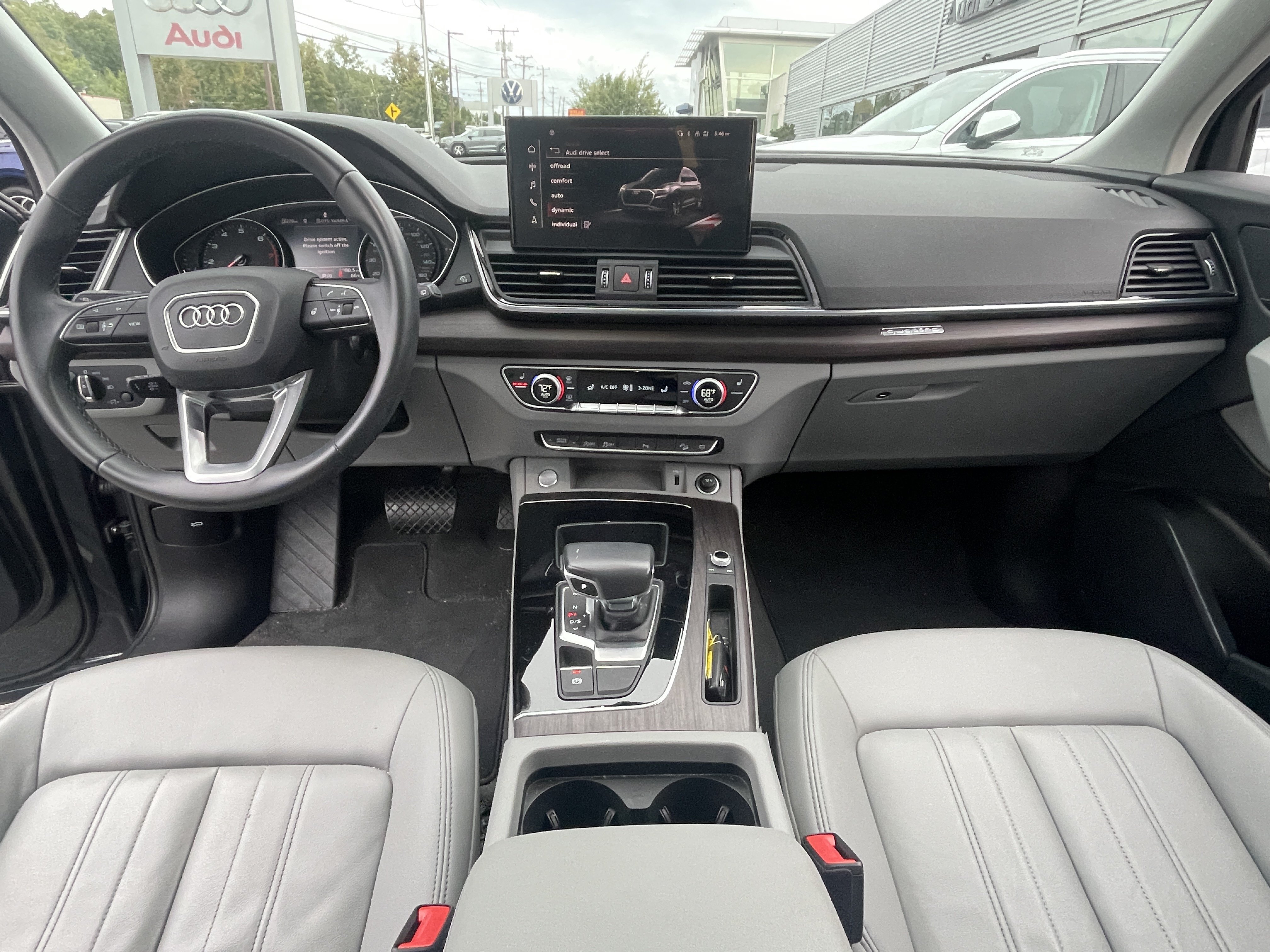 Certified 2023 Audi Q5 2.0T Premium w/ Convenience Package AWD/4WD image 8