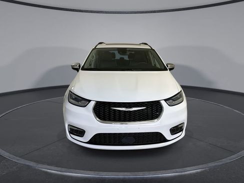Used 2023 Chrysler Pacifica Limited FWD image 3