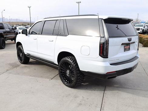 Used 2026 Cadillac Escalade ESV Sport w/ Touring Package image 4