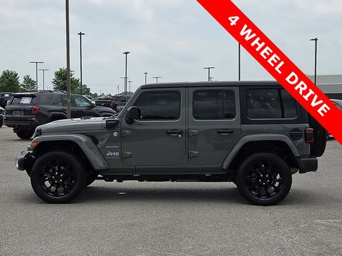 Used 2023 Jeep Wrangler Unlimited Sahara AWD/4WD image 3