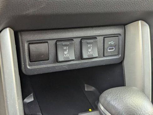 Used 2025 Toyota Corolla Cross XLE FWD image 28