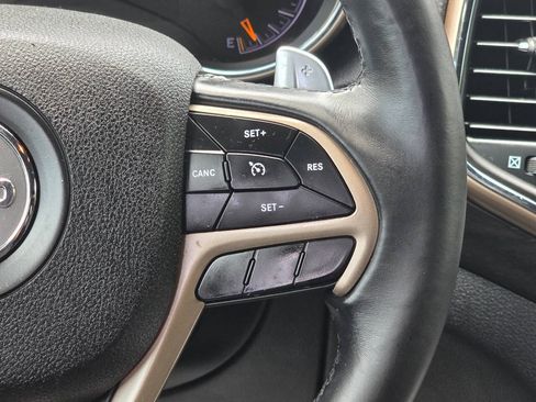 Used 2017 Jeep Grand Cherokee Laredo w/ Quick Order Package 23E AWD/4WD image 14