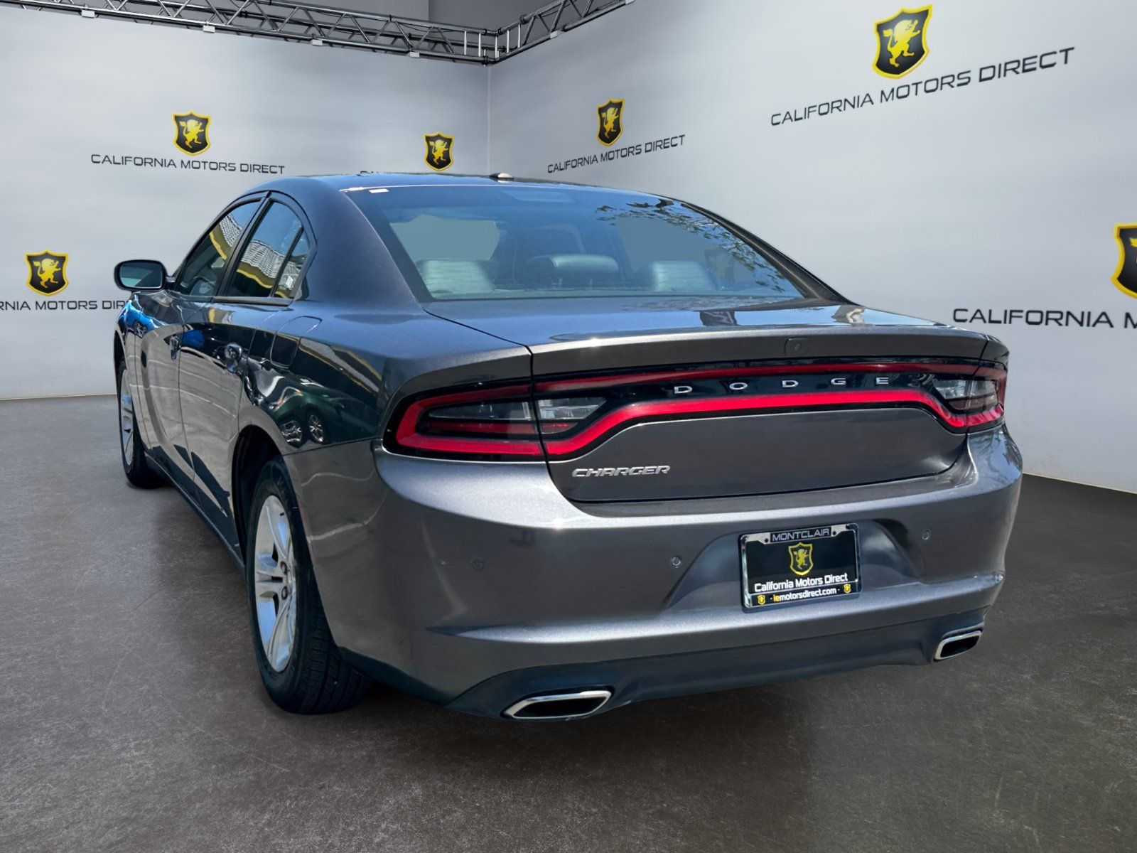 Used 2021 Dodge Charger SXT w/ Leather Interior Group RWD image 3