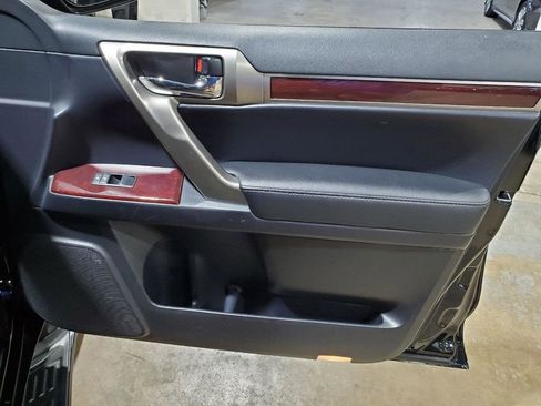Used 2014 Lexus GX 460 image 17