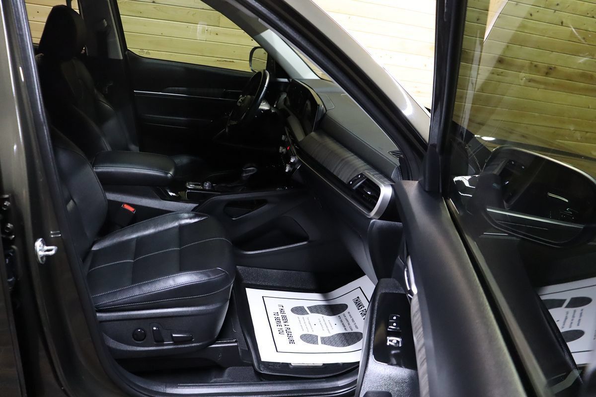 Used 2024 Kia Telluride EX w/ EX Captain's Chair Package FWD image 60