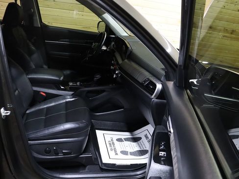 Used 2024 Kia Telluride EX w/ EX Captain's Chair Package FWD image 60
