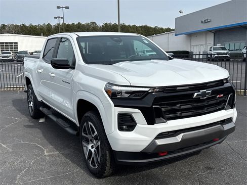 Used 2023 Chevrolet Colorado Z71 w/ Z71 Convenience Package 2 image 4