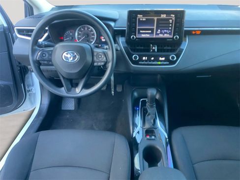 Used 2022 Toyota Corolla LE image 10