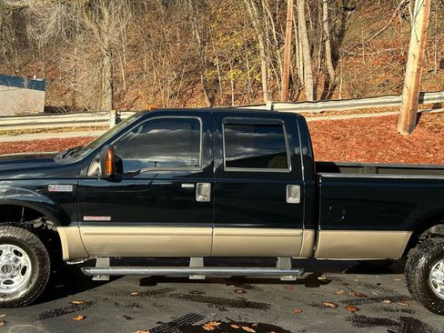 Used 2004 Ford F350 Lariat image 2
