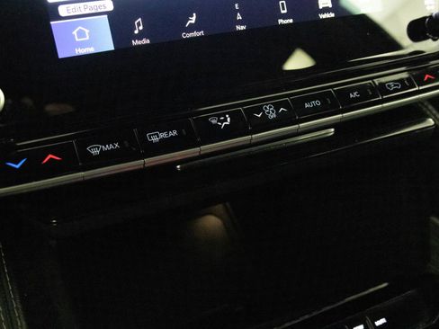 Used 2024 Jeep Wagoneer Series III AWD/4WD image 22