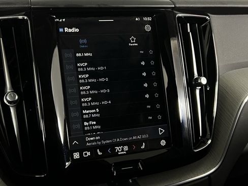 Used 2025 Volvo XC60 B5 Plus image 19