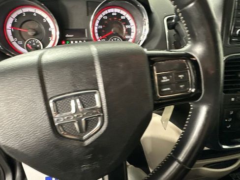 Used 2017 Dodge Grand Caravan SE image 25