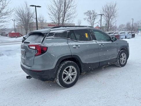 Used 2023 GMC Terrain SLE w/ Driver Convenience Package image 5