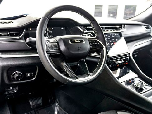 Used 2024 Jeep Grand Cherokee L Laredo image 15