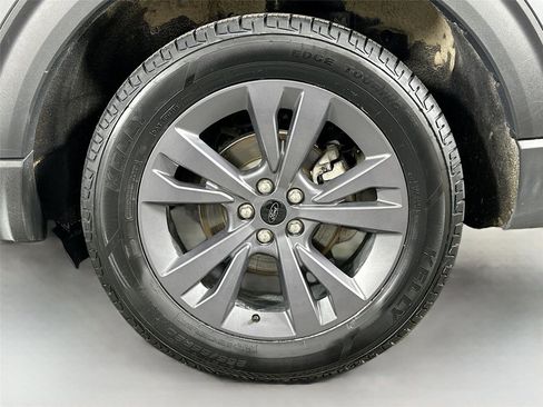 Used 2024 Ford Explorer XLT w/ Equipment Group 202A AWD/4WD image 32