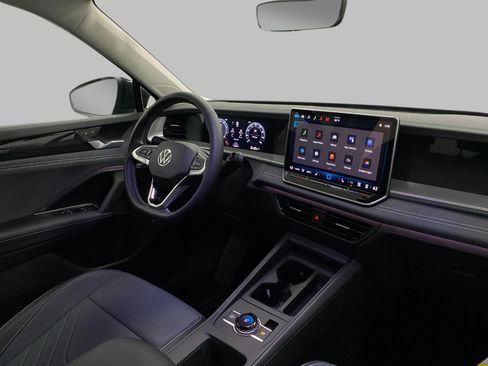 New 2026 Volkswagen Tiguan SE AWD/4WD image 18