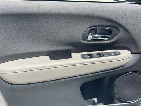 Used 2019 Honda HR-V LX image 12