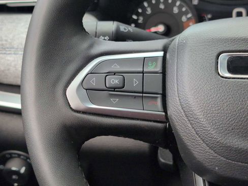 Used 2025 Jeep Compass Latitude AWD/4WD image 22