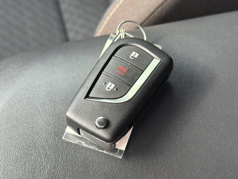 Used 2020 Toyota C-HR LE FWD image 31