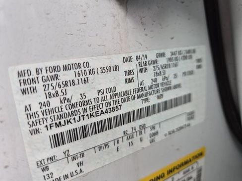 Used 2019 Ford Expedition Max XLT w/ Equipment Group 202A AWD/4WD image 25