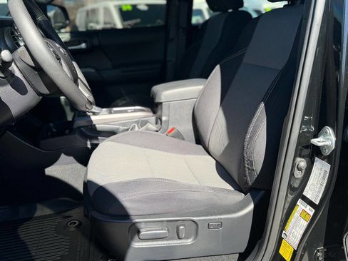 Used 2021 Toyota Tacoma TRD Sport w/ Technology Package image 38