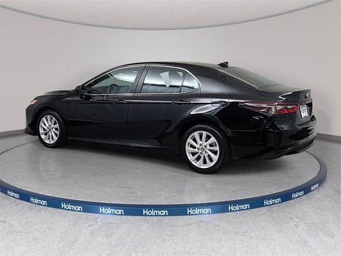 Used 2024 Toyota Camry LE image 3