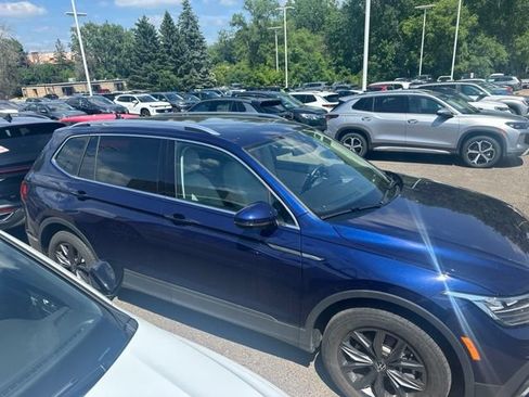 Used 2023 Volkswagen Tiguan SE w/ Panoramic Sunroof Package AWD/4WD image 2