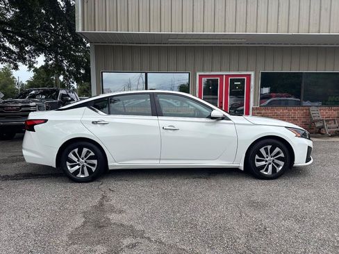 Used 2023 Nissan Altima 2.5 S FWD image 2