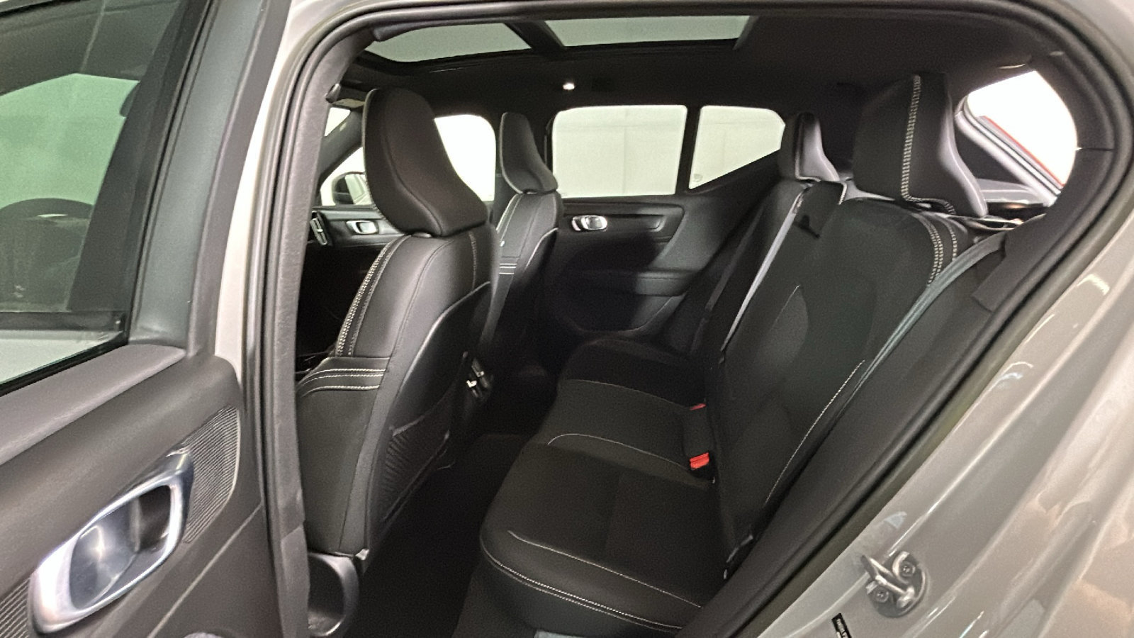 Used 2023 Volvo XC40 Recharge Plus AWD/4WD image 29