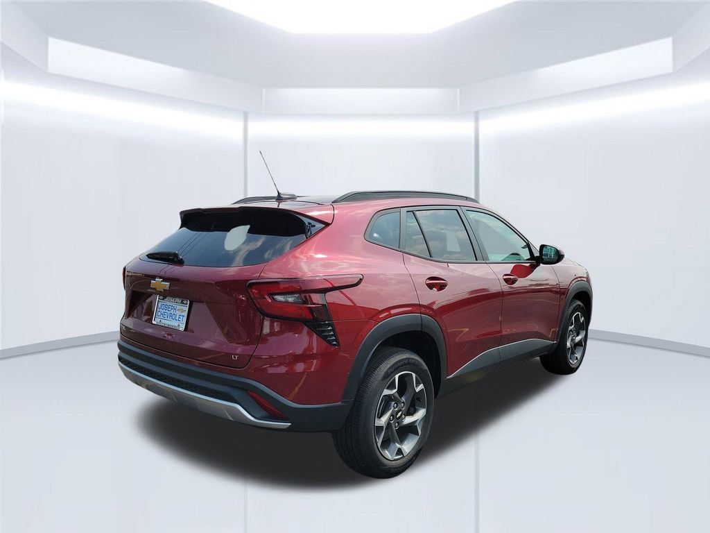 Used 2025 Chevrolet Trax LT w/ Driver Confidence Package FWD image 5