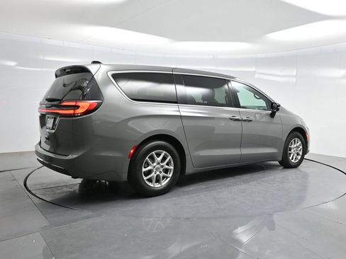 Used 2025 Chrysler Pacifica Select FWD image 47