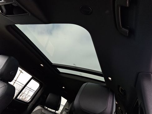 Used 2024 Land Rover Defender 130 X-Dynamic SE image 16